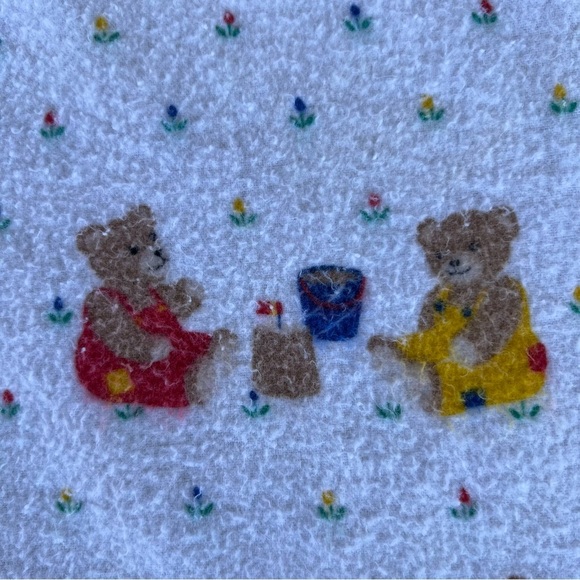 VTG Dundee 80s Teddy Bear Playground Flannel
Receiving Blanket Design Accents - Picture 7 of 14